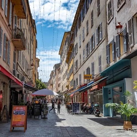 Hyper Centre Apartmán *